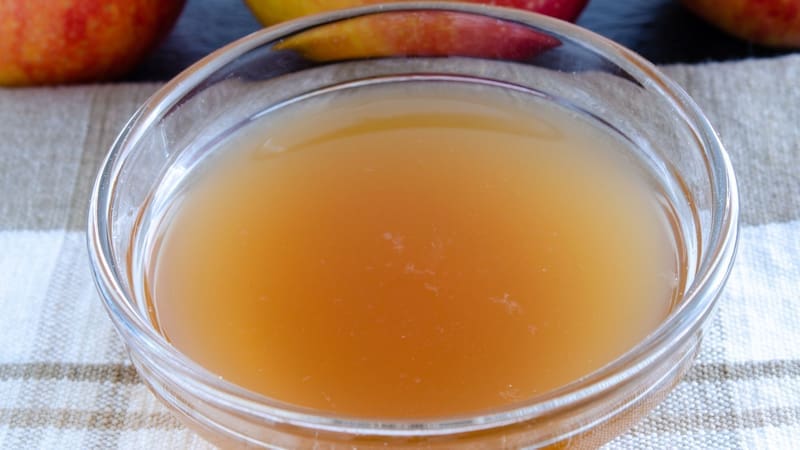 Mezclar jugo de limón, bicarbonato y vinagre: para qué sirve esta poderosa combinación y por qué lo recomiendan