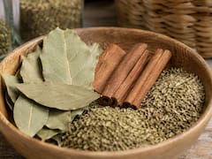 Mezclar laurel con canela y orégano: para qué sirve y por qué recomiendan hacerlo