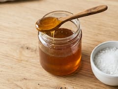 Mezclar miel de abejas con sal marina: para qué sirve y por qué recomiendan hacerlo