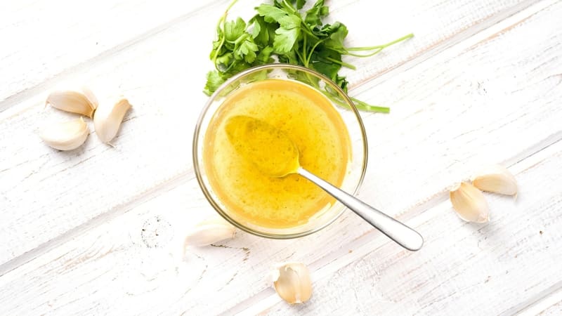 Mezclar mostaza con aceite de oliva y un diente de ajo: para qué sirve y por qué los mejores chefs lo recomiendan
Fuente: IA