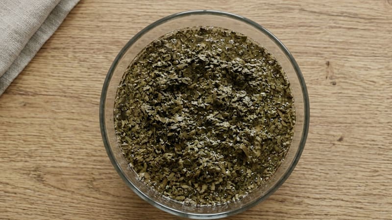 Mezclar yerba usada con vinagre, para qué sirve y cuál es el beneficio por el que miles de personas lo hacen
Fuente: IA