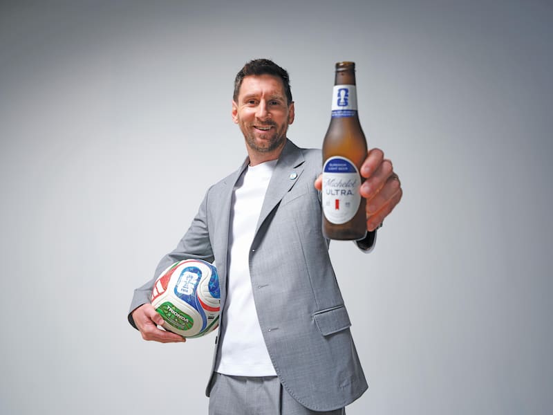 Michelob, marca de AB Inbev, es patrocinadora del Mundial y tiene un acuerdo comercial con Lionel Messi