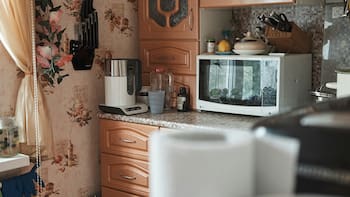 Ni microondas ni tostadora: el pequeño electrodoméstico que más electricidad puede gastar en pocos minutos