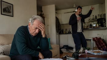 Miguel, jubilado de 72 años, debe compartir piso con un joven de 24: “El alquiler cuesta la mitad de mi pensión”