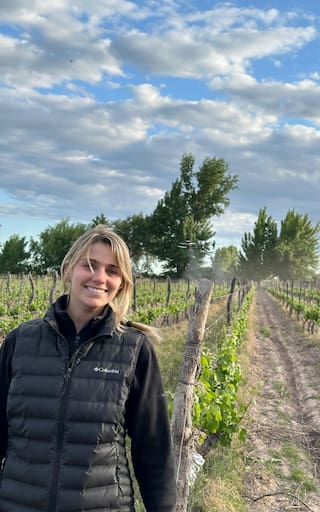 Vio una gran oportunidad en el “oro verde”, invirtió todos sus ahorros y ya tiene marca propia