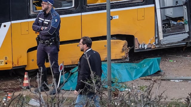 Crisis ferroviaria: un muerto y 40 heridos tras el descarrilamiento de un tranvía en pleno centro