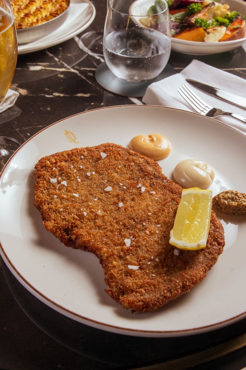 Milanesa con dips.