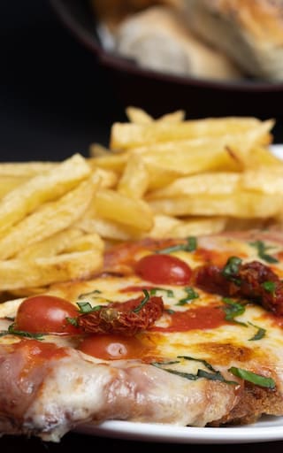 El bodegón con puntuación “casi perfecta”: tiene las mejores milanesas de Buenos Aires y sirve platos gigantes de pasta y carne