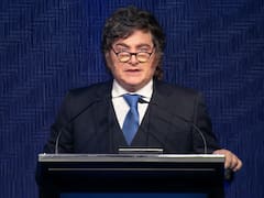 Con críticas a la oposición y defensa del rumbo económico, Milei participó de un foro de derecha en su visita a Chile