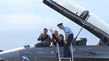 Milei encabezó el acto de presentación de la flota de aviones F-16 en Río Cuarto