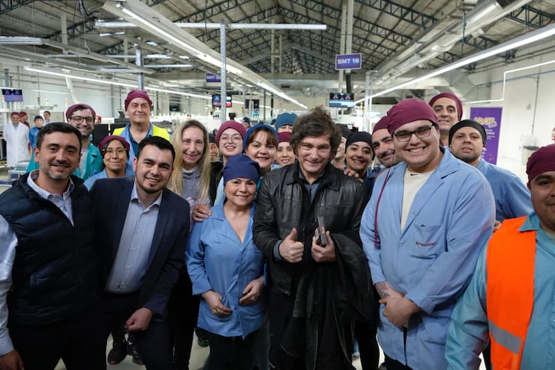 Milei con trabajadores