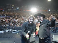 Milei cantó en en Festival de Jesús María y le agradeció a los cordobeses “por ayudarlo a ser Presidente”