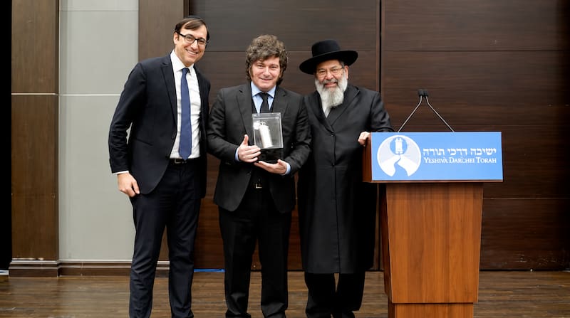 Milei recibió un premio por la defensa del pueblo judío.
Foto: NA