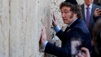 Milei asistirá al acto por el atentado a la Embajada a Israel con la guerra de Irán como telón de fondo