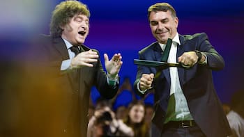 Flávio Bolsonaro cruzó a Lula: lo acusó de “fabricar una crisis” con Milei