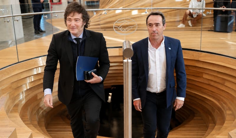 Javier Milei y Marcos Galperin, en la visita que el Presidente hizo a Mercado Libre en 2024
