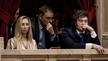 Una encuesta reveló números en rojo para el Gobierno, pero Milei sostiene sus chances electorales