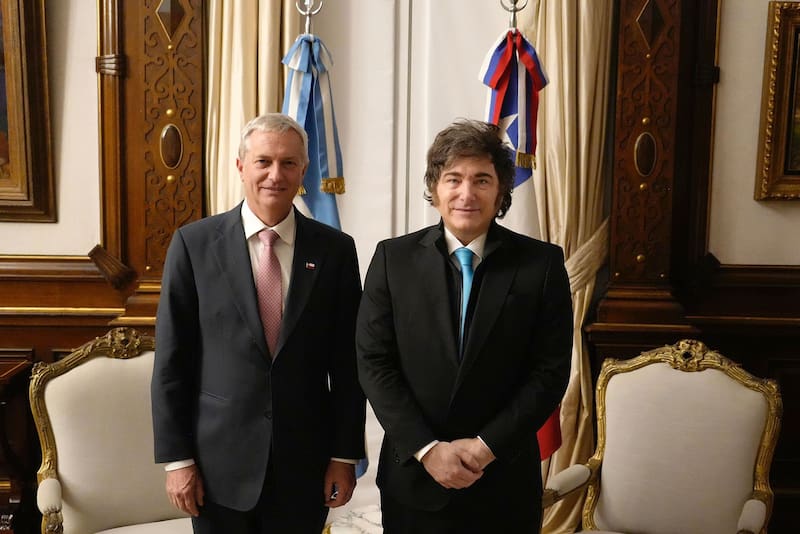NOTICIAS ARGENTINAS BAIRES, DICIEMBRE 16: El Presidente Javier Milei junto al Presidente electo de la República de Chile, José Antonio Kast. FOTO: (Presidencia)/NA.