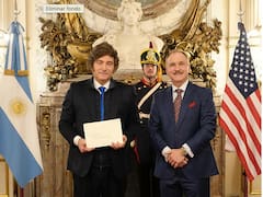 El Gobierno se enfoca en la crisis internacional y el viaje a EE.UU. antes de reactivar la Mesa Política