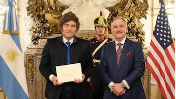 El Gobierno se enfoca en la crisis internacional y el viaje a EE.UU. antes de reactivar la Mesa Política