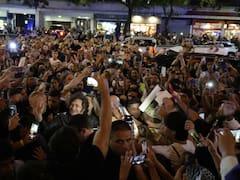 Una multitud recibió a Milei en Mar del Plata con cánticos: “No vuelven más”
