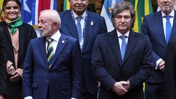 Milei llega a la cumbre del Mercosur: el nuevo frente de tensión regional que enfrentará tras la salida de Adorni