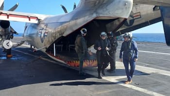 Milei se sube a un portaaviones nuclear de Estados Unidos y profundiza el giro geopolítico