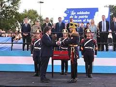 Milei entregó el Sable Corvo de San Martín a los Granaderos: “Nuestra misión de llevar la libertad al continente sigue más viva que nunca”