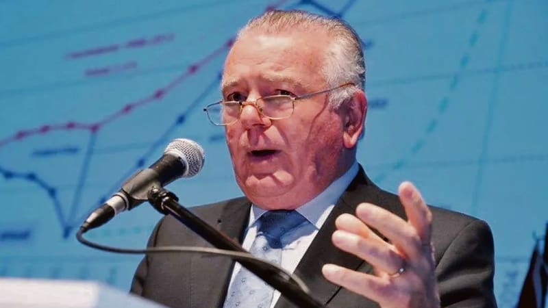 ¿Milei tiene que devaluar? Cuál es el precio de equilibrio del dólar, según Orlando Ferreres.