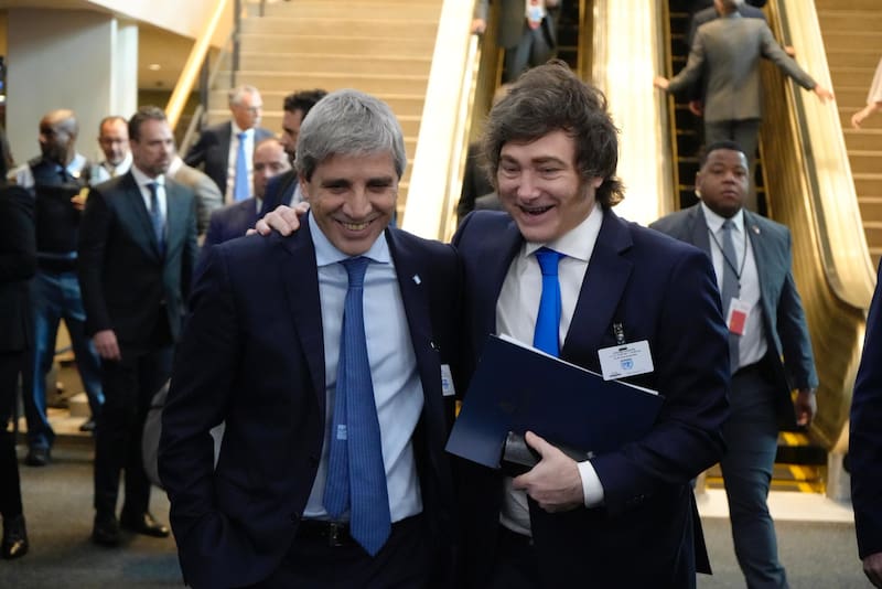 Milei y Caputo defienden un modelo de ajuste y reformas con la mirada puesta en el largo plazo.