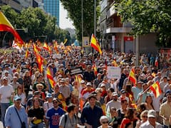 Miles de personas marcharon en Madrid para pedir la dimisión del presidente Pedro Sánchez
