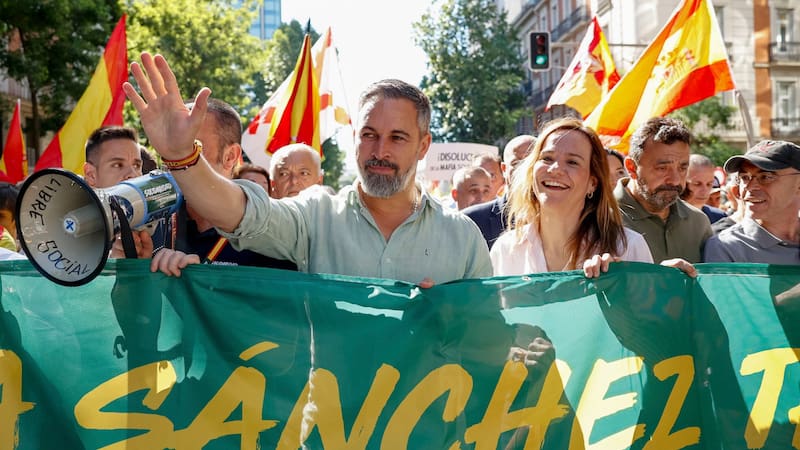 Miles de personas marcharon en Madrid para pedir la dimisión del presidente Pedro Sánchez