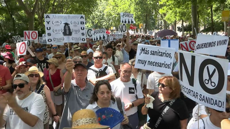 Miles de personas toman las calles de Madrid por la salud pública: denuncian largas filas de espera y rechazan la privatización.