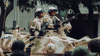 Firma de grafeno de EEUU tiene aval del SAT para vender armas, Ozempic y su mina de oro, y AutoZone acelera en México