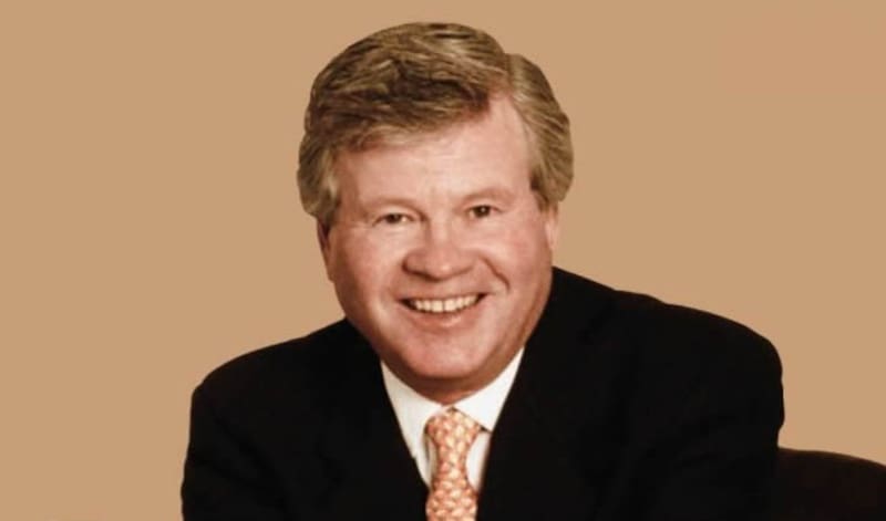 El origen del imperio: en 1952, con apenas 1,000 gallinas, los hermanos Robinson Bours sentaron las bases de Bachoco, una empresa que cambiaría para siempre la industria avícola mexicana.