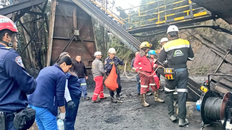 La explosión en la mina Los Pinos de Sutatausa dejó nueve mineros muertos y seis rescatados con vida, trasladados al hospital de Ubaté para recibir atención médica.
