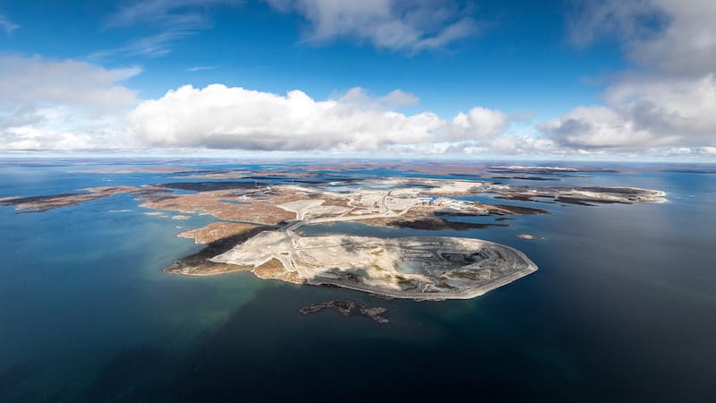 En la mina de Diavik en los territorios del noroeste de Canadá hallan de manera inesperada el “Santo Grial” de los diamentes.