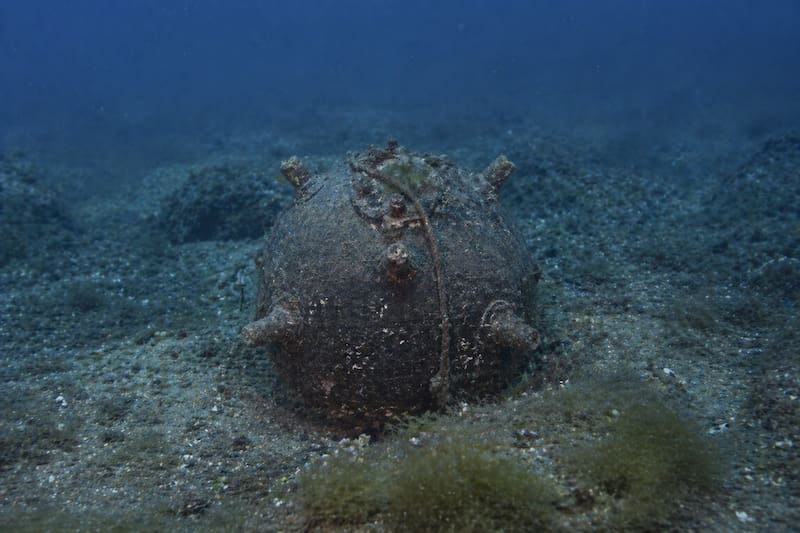 Décadas después del conflicto, todavía aparecen artefactos de la Segunda Guerra Mundial con potencial riesgo para la navegación.