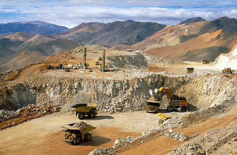 La minería es otro motor de trabajo; todos los estudios grandes refuerzan sus equipos de la práctica