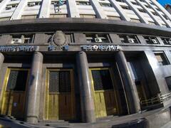 Para sostener el superávit, Economía aplicó en agosto el mayor recorte del año