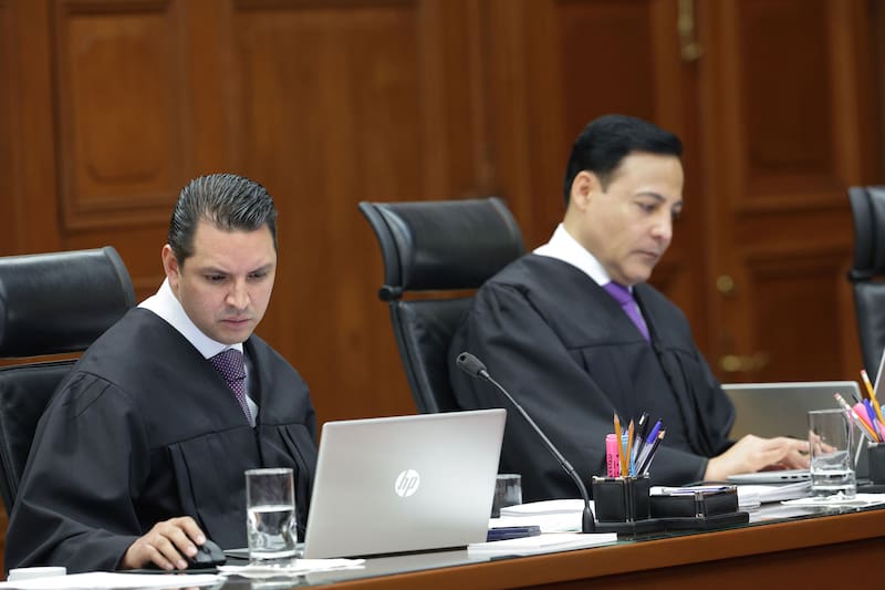 La Corte avaló el impuesto adicional de 10% a los dividendos y la mayor retención a intereses bancarios. Determinó que no son confiscatorios y fortalecen la política fiscal.