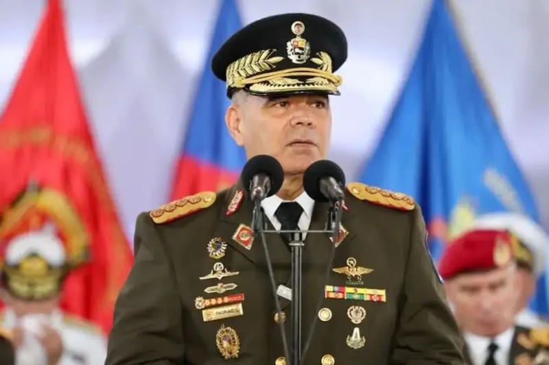 El ministro de Defensa, el general Vladímir Padrino López, denunció públicamente que la operación fue ejecutada por Estados Unidos y dejó decenas de víctimas fatales, entre ellas miembros del equipo de seguridad presidencial. Imagen: archivo.