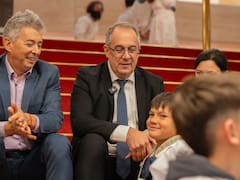 Autoridades abren debate sobre celulares en aulas y apuestan a la regulación antes que a la prohibición