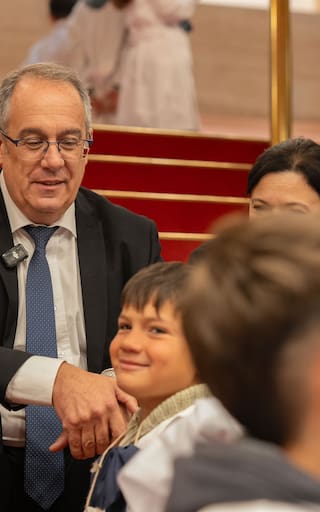 Autoridades abren debate sobre celulares en aulas y apuestan a la regulación antes que a la prohibición
