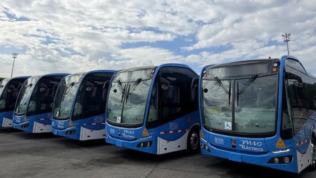 MIO de Cali incorpora cinco buses articulados eléctricos y avanza hacia su primera flota pública: llegarán 45 nuevos busetones este año