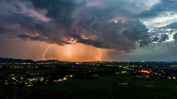 Se acerca un gran diluvio: el día más lluvioso de la semana está por llegar y ya activaron alertas por tormentas intensas en esta zona del país