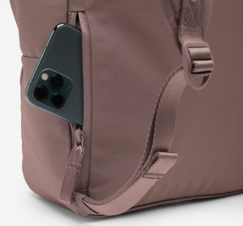 Esta mochila de Decathlon está en tendencia: cuenta con 4 bolsillos y es ideal para uso diario.