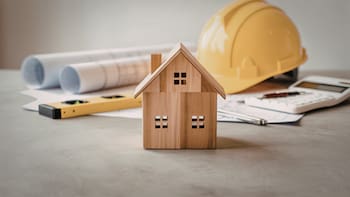 Ni ladrillos, ni construcción en seco: el método para sumarle un ambiente a una casa en 24 horas