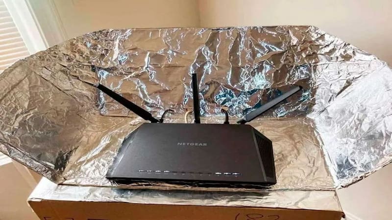 Poner papel aluminio debajo del módem de WiFi: para qué sirve y por qué lo recomiendan.