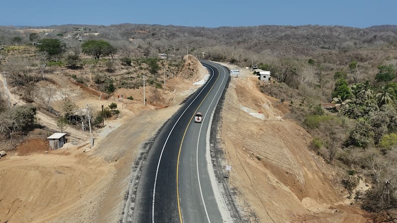 De la meta programada para este año, 2 km corresponden al estado de Guerrero y 8 km a Oaxaca, en los tramos Pochutla-Huatulco y Puerto Escondido-San José, Entronque Tangolunda-Tapanalá y Las Vigas.
